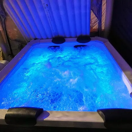 Aaa View Private Terrace Outdoor Heated Hot Tub Family Fun * Badalona